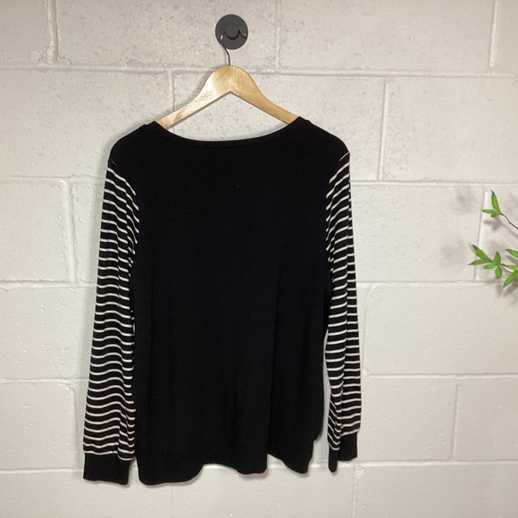 Torrid Lightweight Women’s Sweatshirt | Cute! - Picture 3 of 3